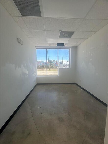More Photos Of 9 Dixie hwy, Hallandale Beach Freestanding For Lease