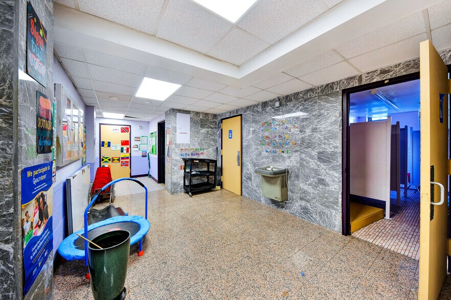 More Photos Of 5566 Kings Hwy, Brooklyn Schools For Lease