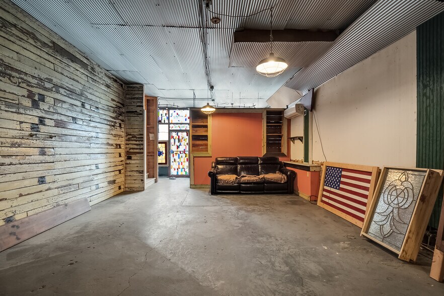 More Photos Of 2557 Broad Ave, Memphis Storefront Retail Office For Sale