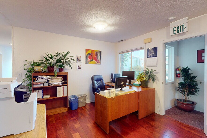 More Photos Of 54 Railroad Ave, Richmond Office Residential For Sale