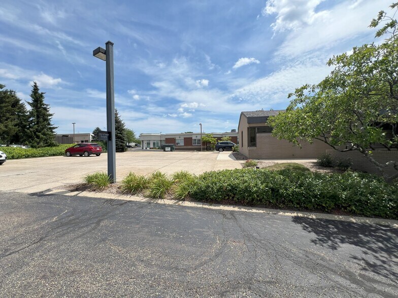 More Photos Of 4181 Holiday St NW, North Canton Office For Sale