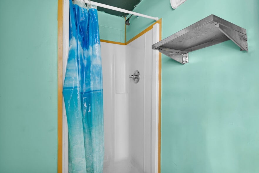 More Photos Of 904 N Main St, Anderson Auto Repair For Sale