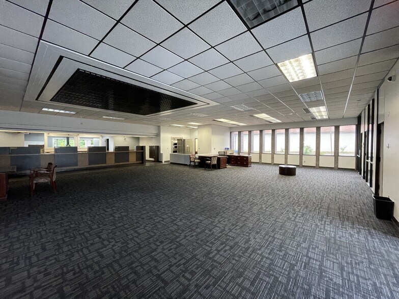 More Photos Of 6701 Davis Hwy, Pensacola Bank For Sale