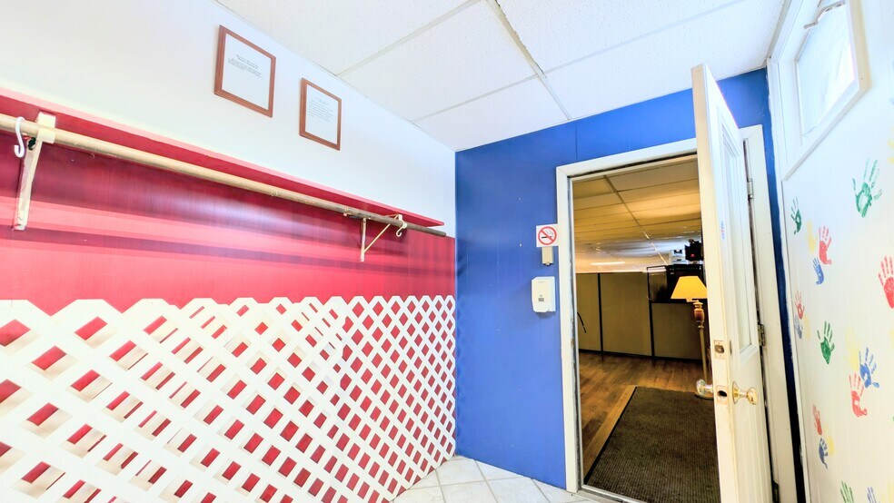 More Photos Of 2241 Ridge Rd, Bangor Flex For Sale