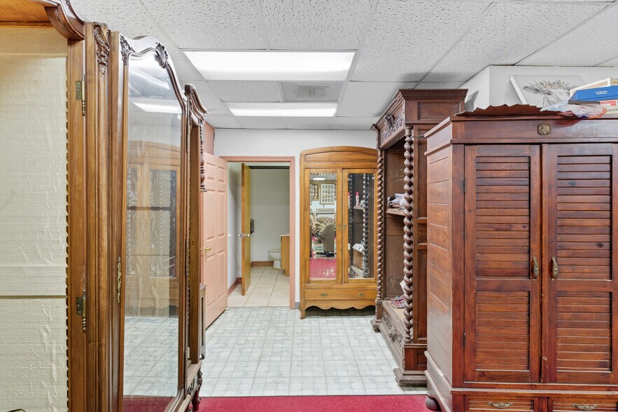 More Photos Of 9129 Irvington Blvd, Houston Warehouse For Sale