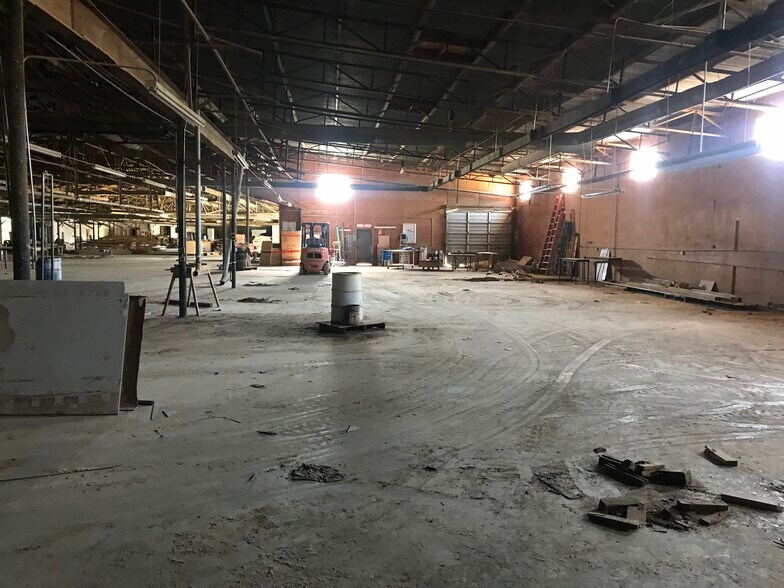 More Photos Of 440 Frankston St, Jacksonville Warehouse For Sale