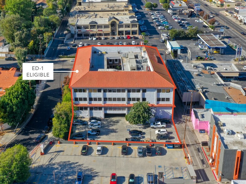 More Photos Of 5530 Corbin Ave, Tarzana Office For Lease