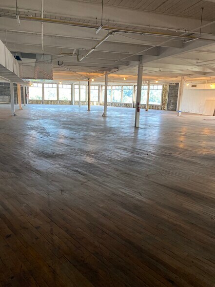 More Photos Of 350 Kennedy Blvd, Pittston Warehouse For Lease