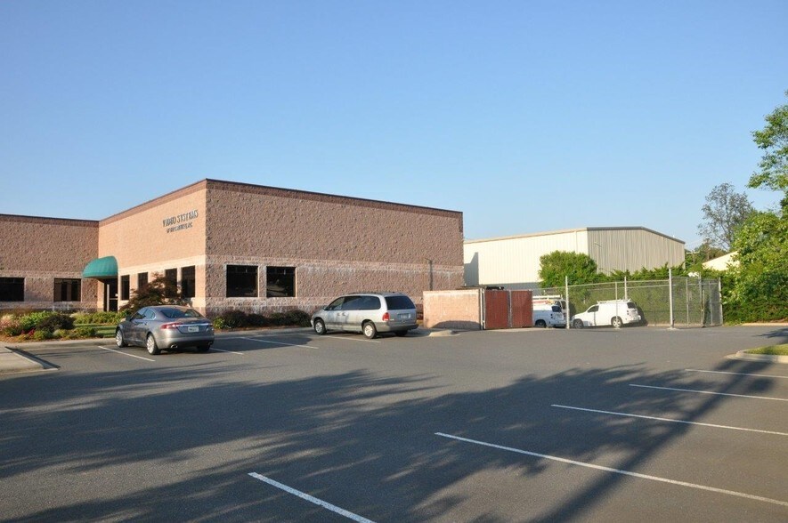 More Photos Of 5100 Old Pineville Rd, Charlotte Office For Lease