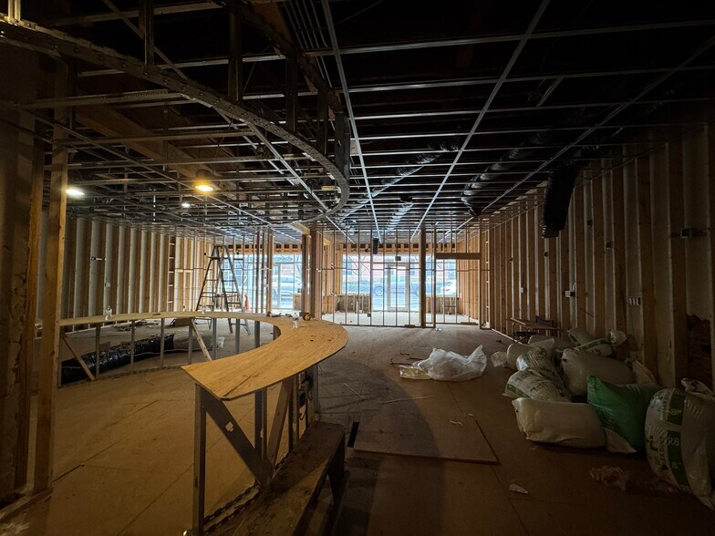 More Photos Of 1800 Rozzelles Ferry Rd, Charlotte Storefront For Lease