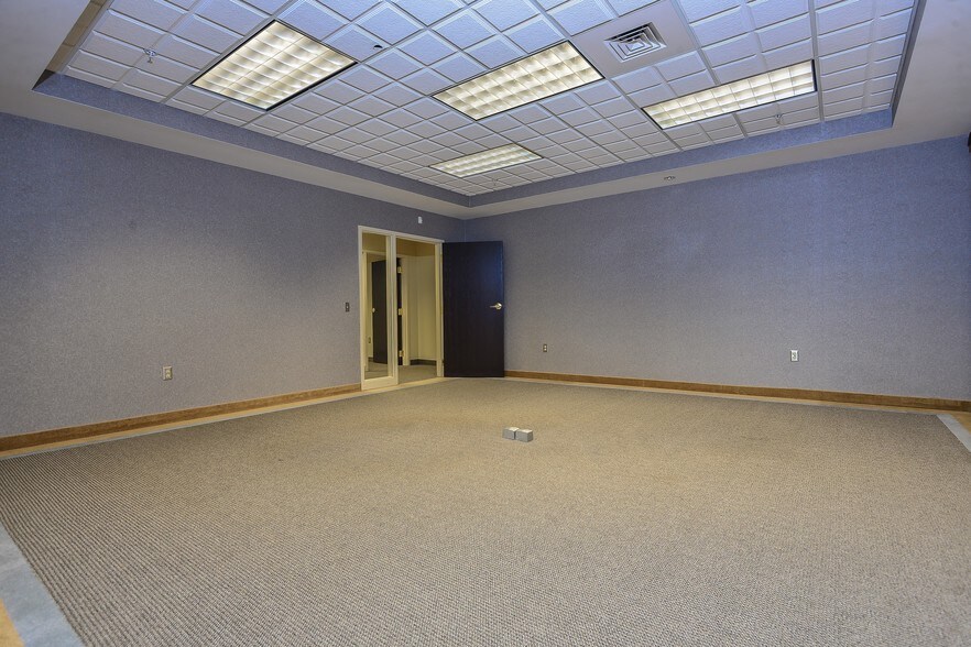 More Photos Of 1350 Division Rd, West Warwick Office For Lease