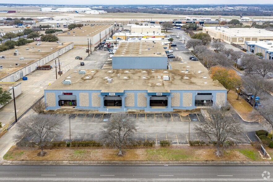 More Photos Of 9929 Broadway, San Antonio Unknown For Lease
