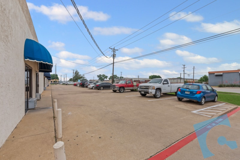 More Photos Of 732-750 W Hurst Blvd, Hurst Office For Sale