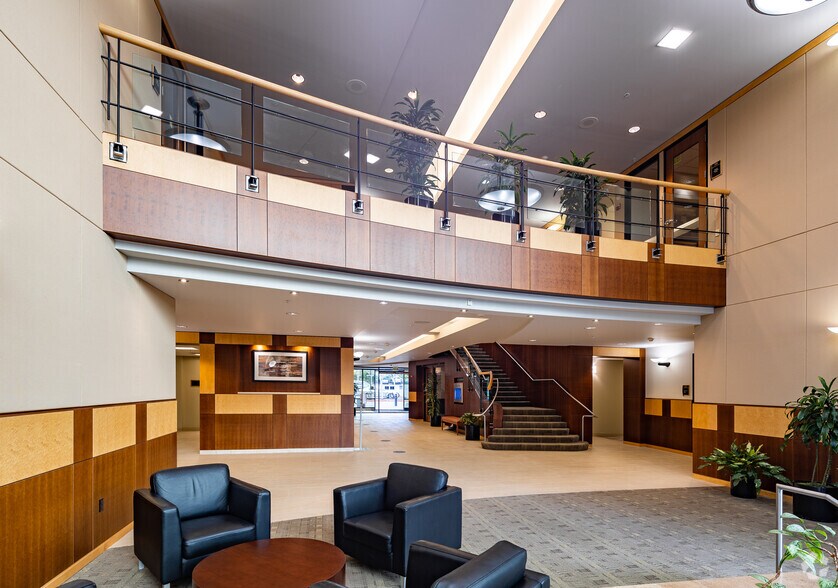 More Photos Of 2 Centerpointe Dr, Lake Oswego Office For Lease