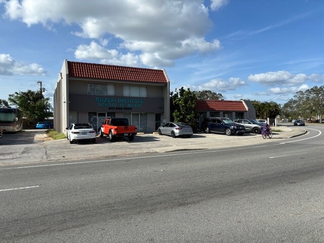 Primary Photo Of 3112 Southgate Cir, Sarasota General Retail For Sale