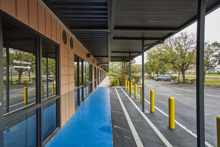 More Photos Of 1000 Innovation Ave, North Port Freestanding For Lease