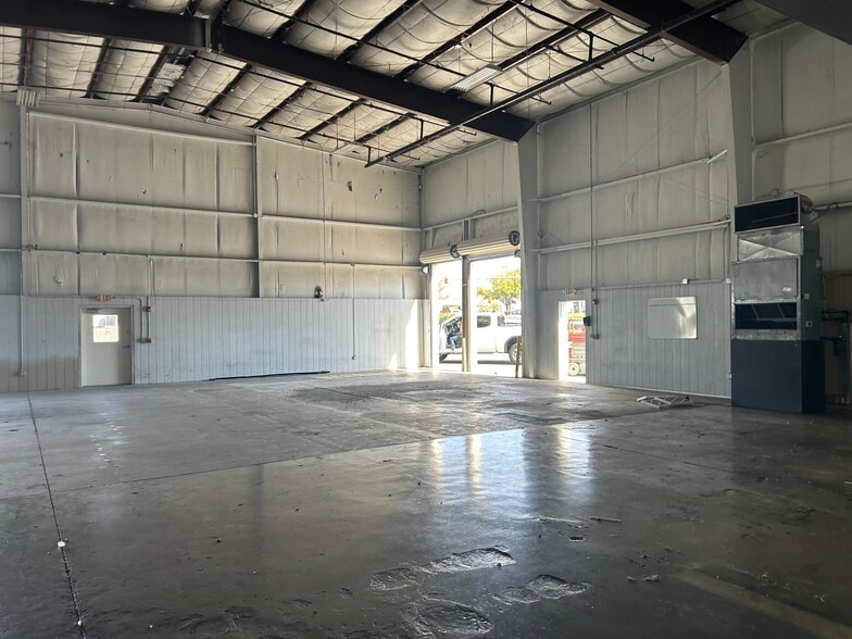 Primary Photo Of 650 6th St SW, Winter Haven Manufacturing For Lease