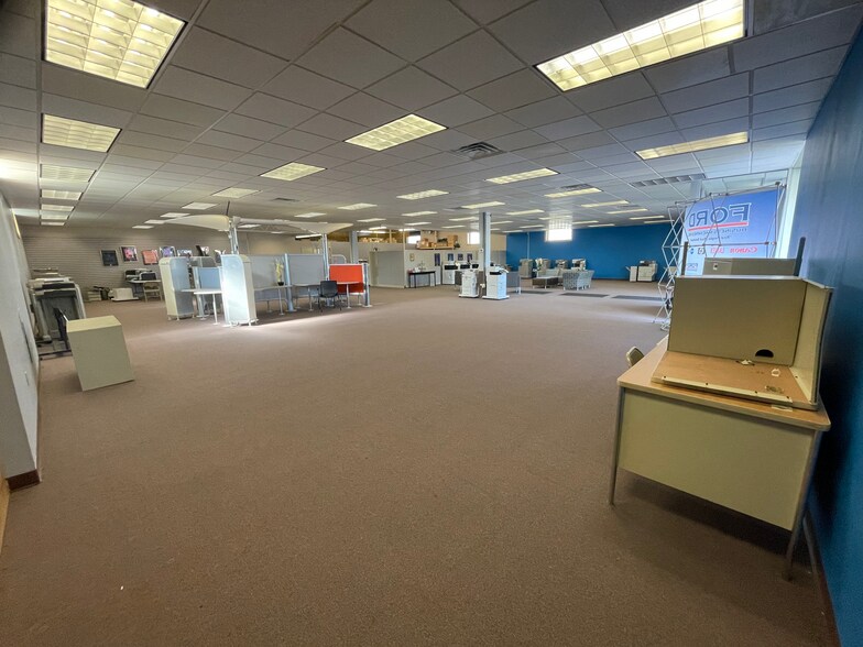 More Photos Of 1920 E State St, Hermitage Freestanding For Lease