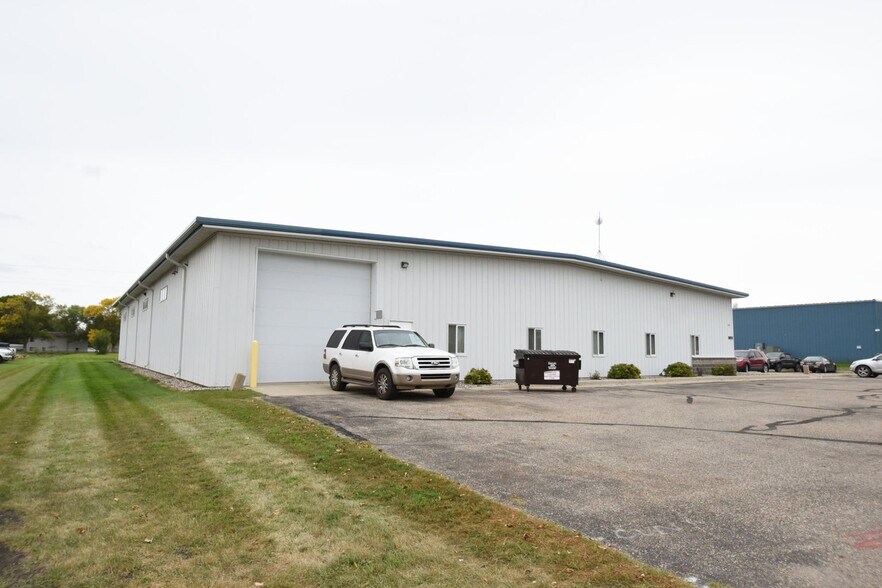 More Photos Of 909 34th St N, Fargo Industrial For Lease