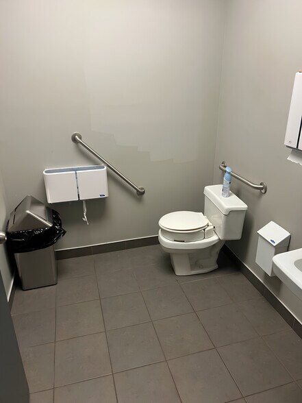 More Photos Of 10 Ewen Rd, Hamilton Medical For Lease