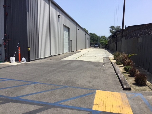 More Photos Of 7522 Maie Ave, Los Angeles Manufacturing For Lease