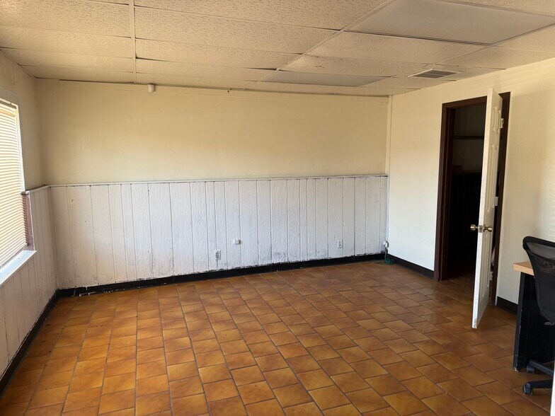 More Photos Of 6018 W Glendale Ave, Glendale General Retail For Sale