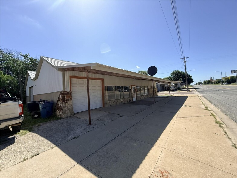 Primary Photo Of 1309 Conrad Hilton Blvd, Cisco Auto Repair For Sale