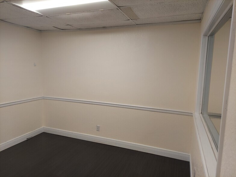 More Photos Of 180 E Burgess Rd, Pensacola Office For Lease