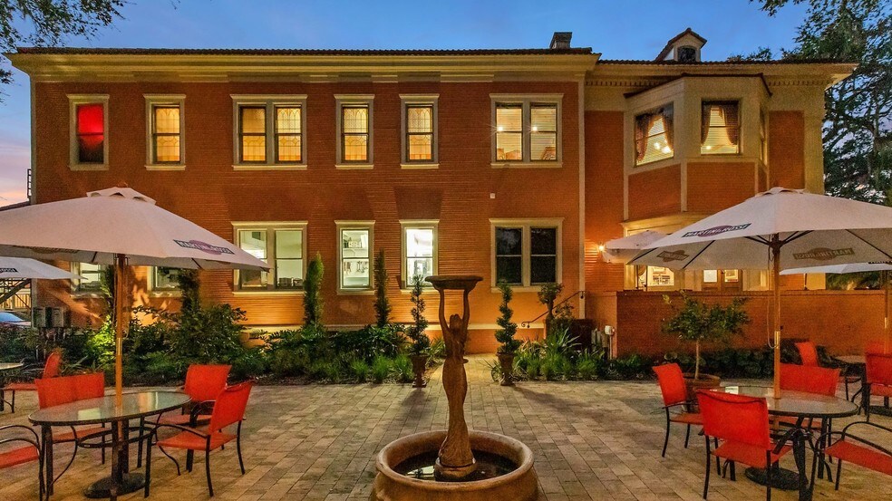 More Photos Of 119 E 37th St, Savannah Restaurant For Sale