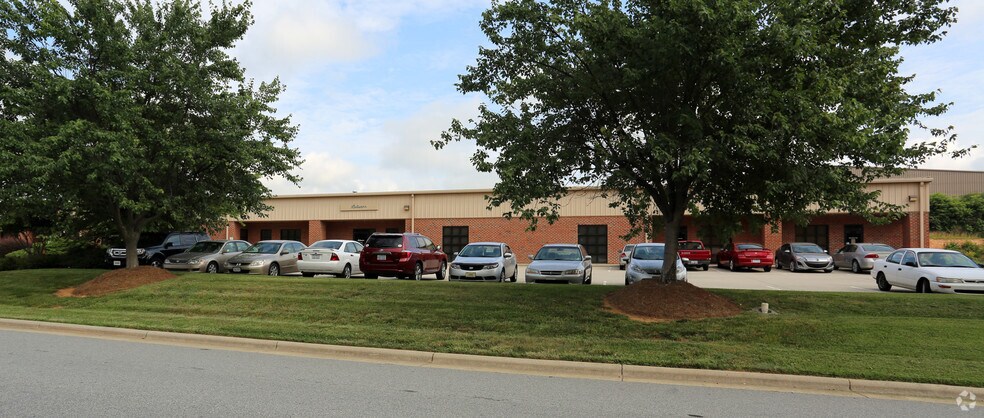 More Photos Of 621 Indeneer Dr, Kernersville Light Manufacturing For Lease