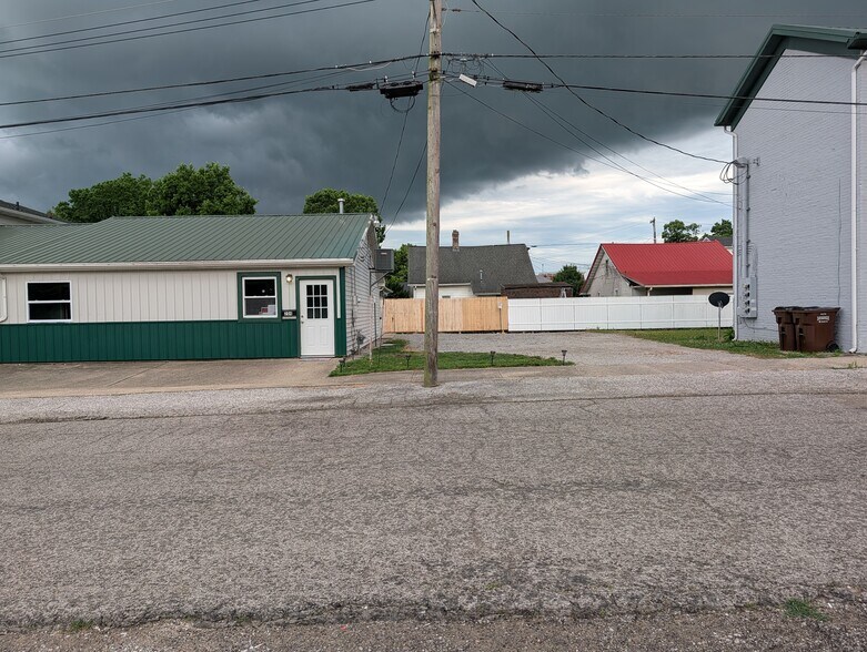 More Photos Of 204 Park St, Falmouth Office For Lease