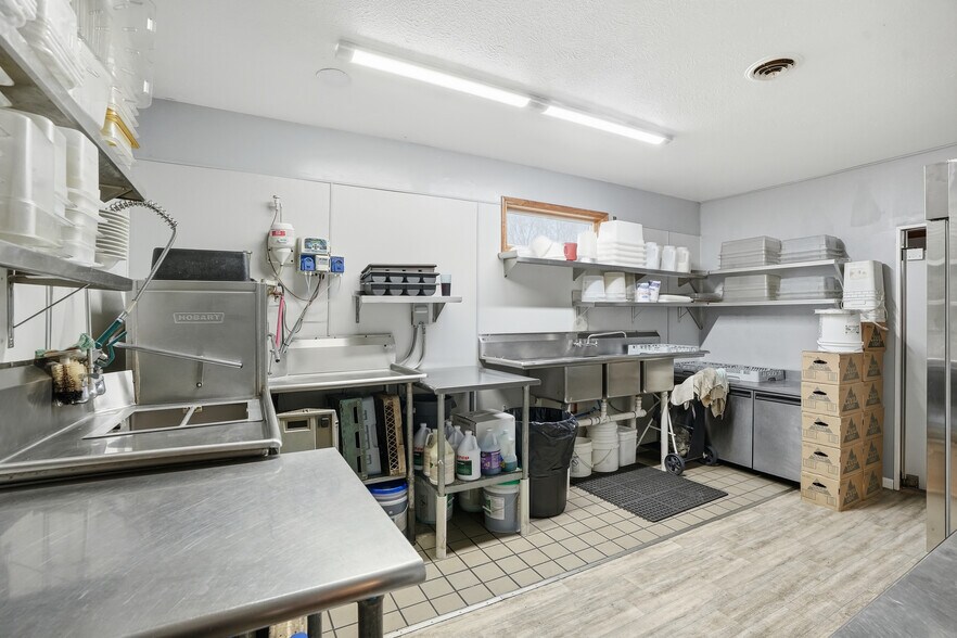 More Photos Of 4020 E Old US 30, Hamlet Restaurant For Sale