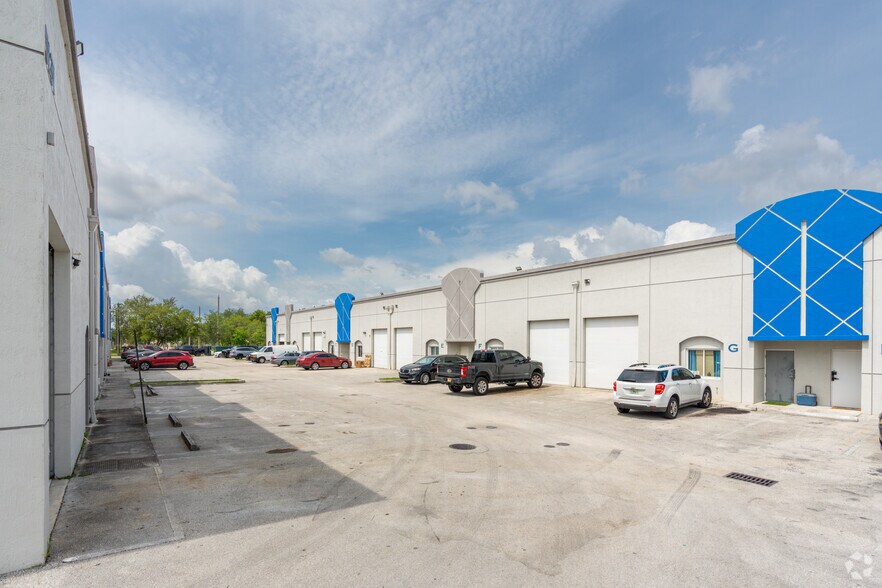 More Photos Of 5111 NW 159th St, Miami Lakes Unknown For Lease