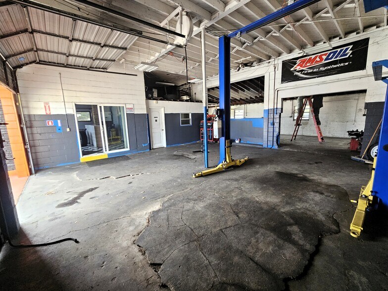 More Photos Of 15217 US 301, Dade City Office For Sale