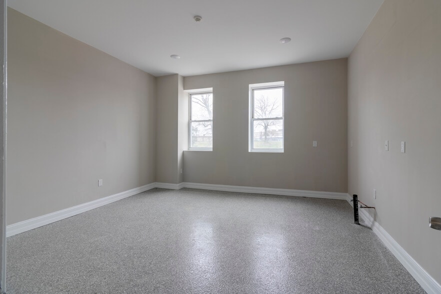 More Photos Of 2613 W Hunting Park Ave, Philadelphia Light Distribution For Lease