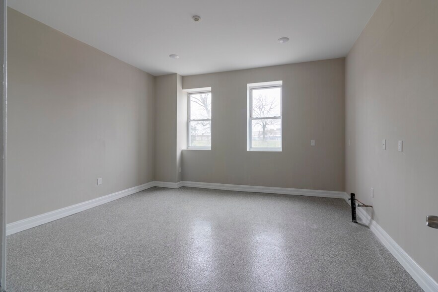 More Photos Of 2613 W Hunting Park Ave, Philadelphia Light Distribution For Lease