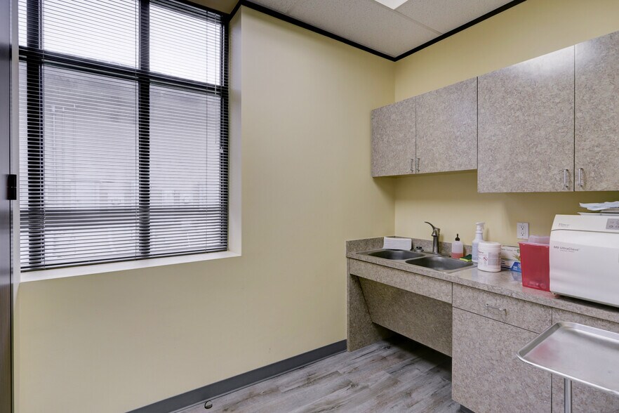More Photos Of 19701 Kingwood Dr, Kingwood Medical For Sale