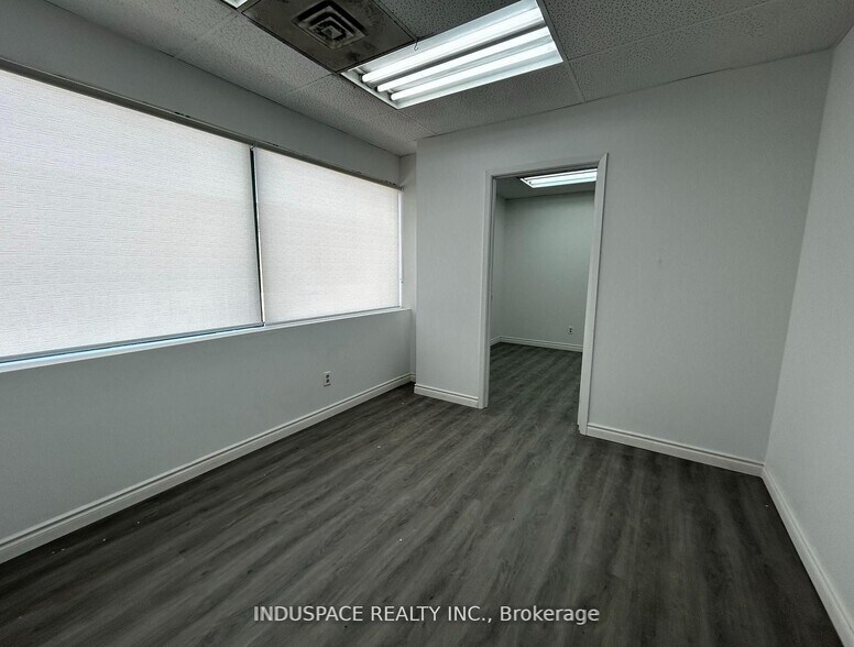 More Photos Of 2400 Lucknow Dr, Mississauga Light Distribution For Lease