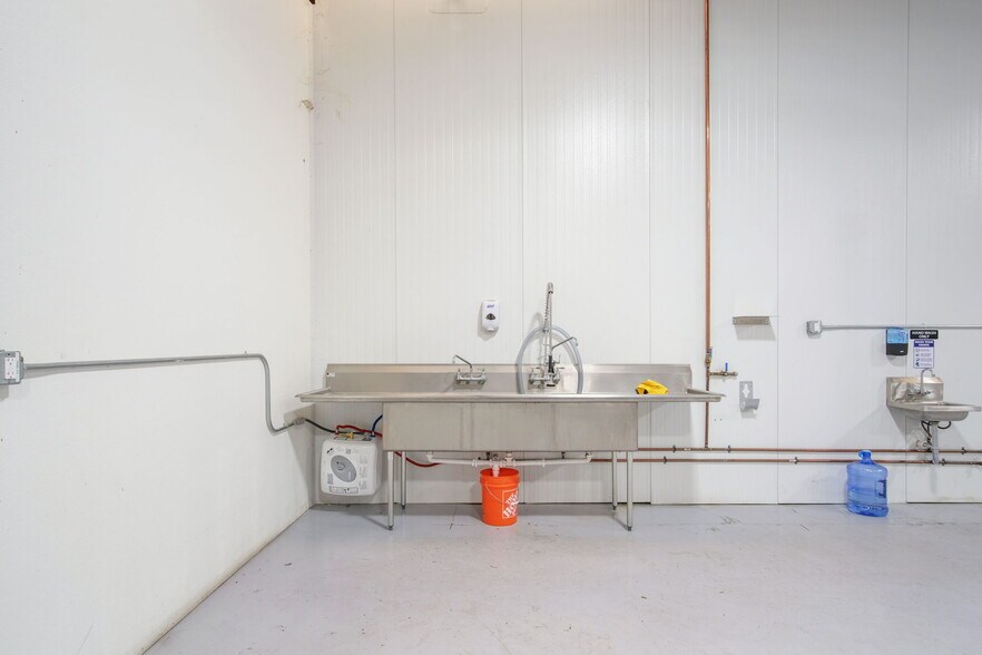 More Photos Of 1982 Crows Landing rd, Modesto Industrial For Sale