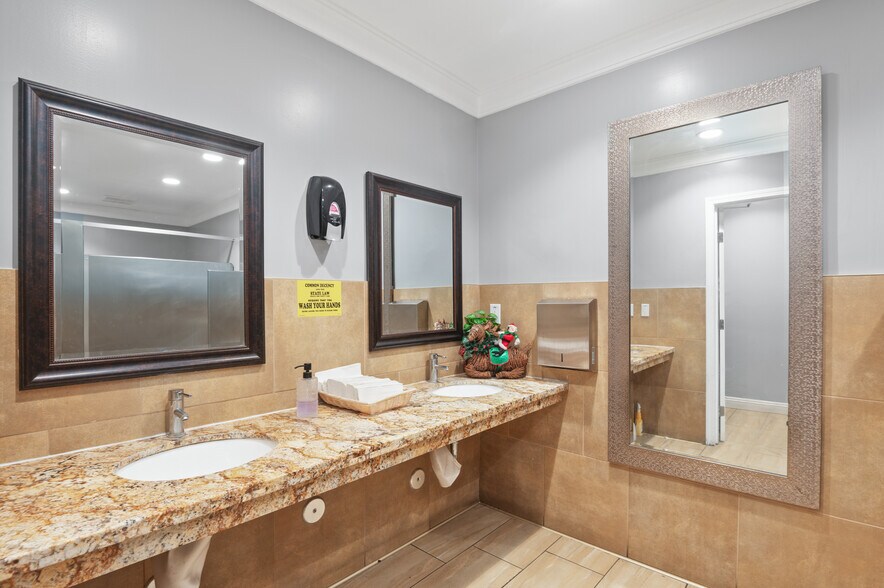 More Photos Of 16503 Whittier Blvd, Whittier Restaurant For Sale