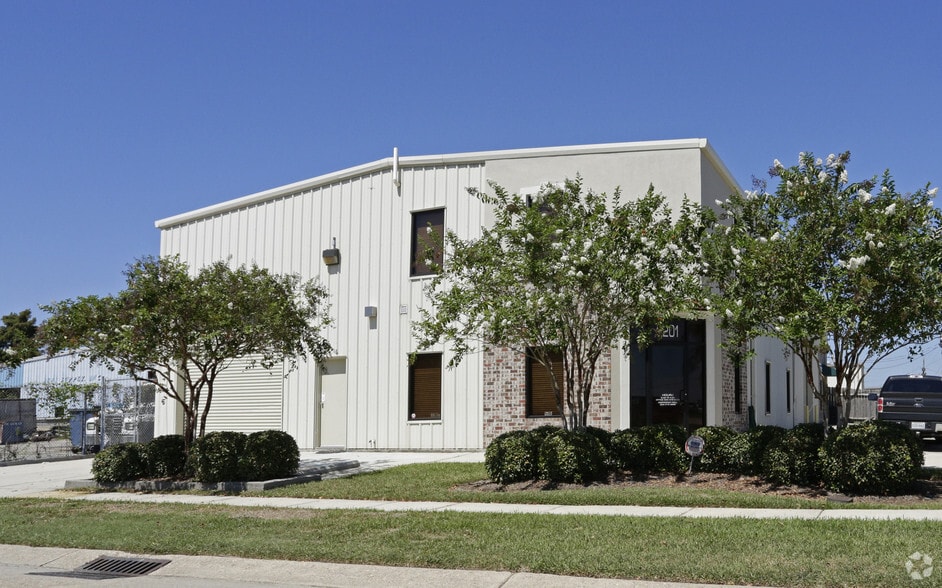 Primary Photo Of 2201 Greenwood St, Kenner Flex For Sale