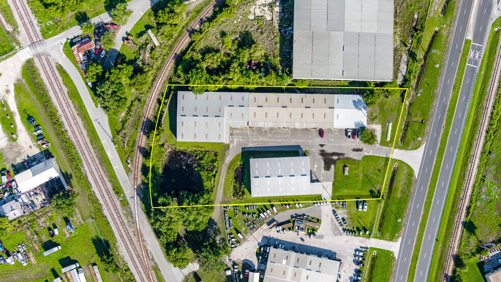 More Photos Of 2300 Hwy 60 W, Mulberry Warehouse For Lease