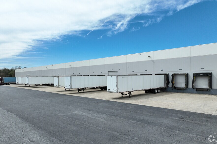 More Photos Of 255 Fort Collier Rd, Winchester Warehouse For Lease