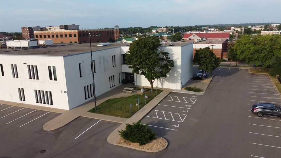 More Photos Of 9740 Grand Ave S, Minneapolis Office For Lease