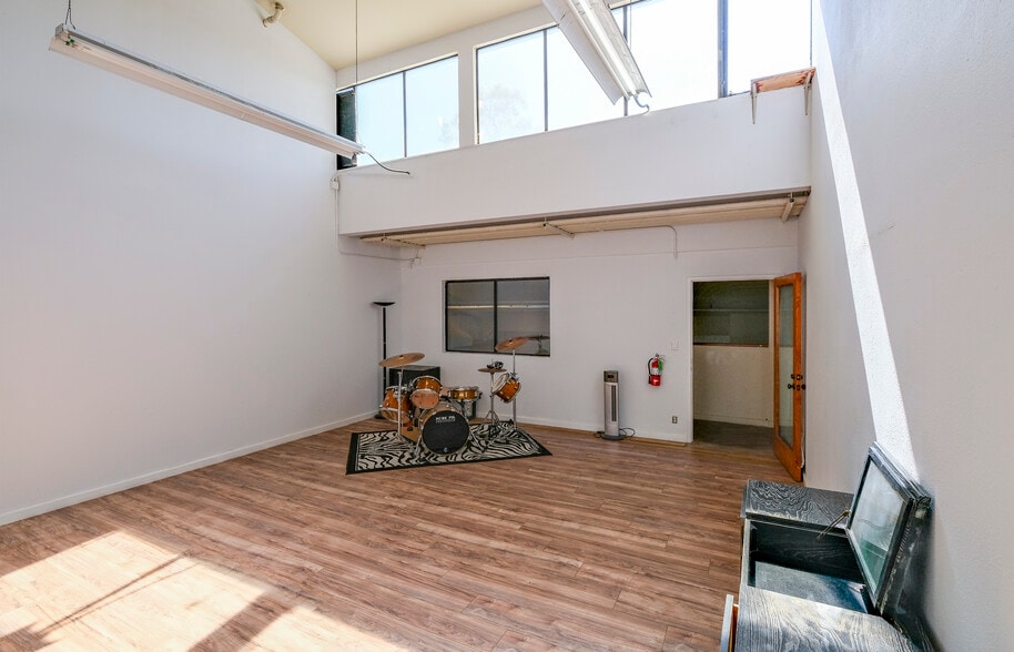 More Photos Of 129 S Quarantina St, Santa Barbara Warehouse For Sale