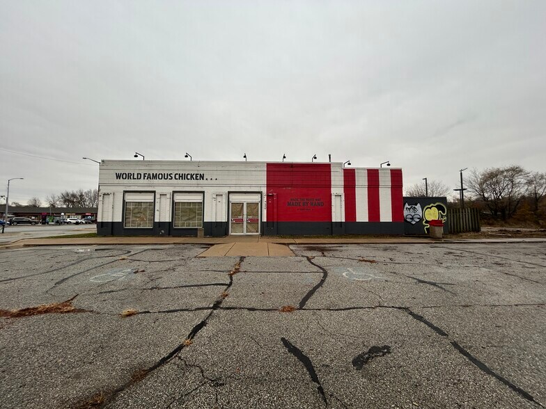 Primary Photo Of 900 Broadway, Gary Fast Food For Sale