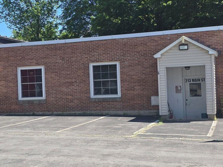 More Photos Of 213 Main St, Charlestown Service For Lease