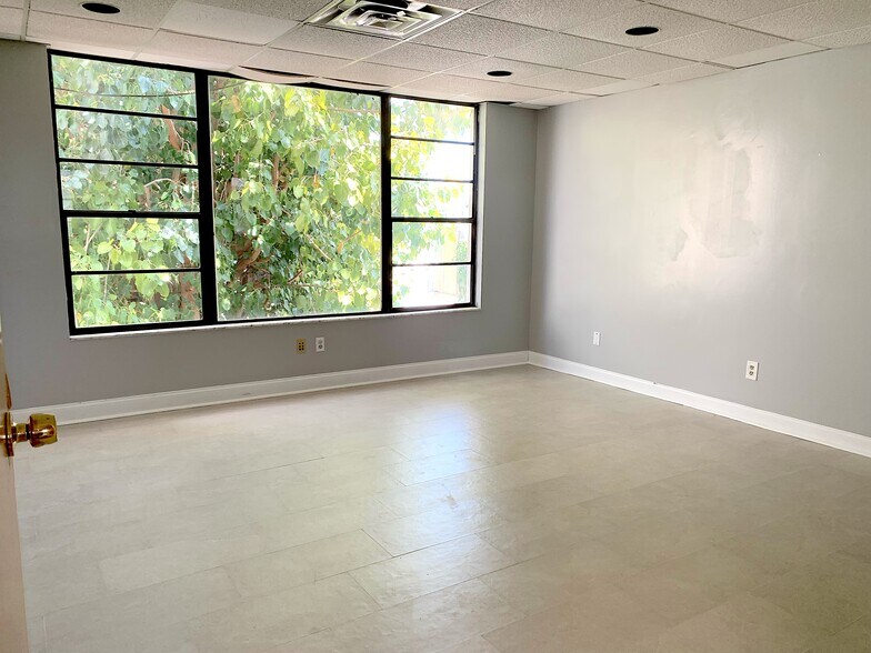 More Photos Of 6251 US Highway 19 N, Pinellas Park Showroom For Lease