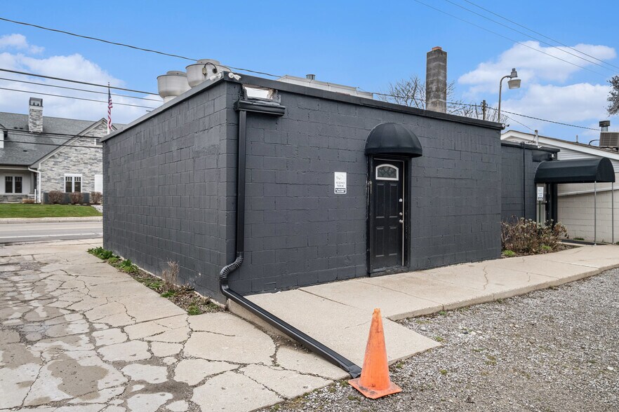 More Photos Of 8127 Miller Rd, Swartz Creek Office For Sale