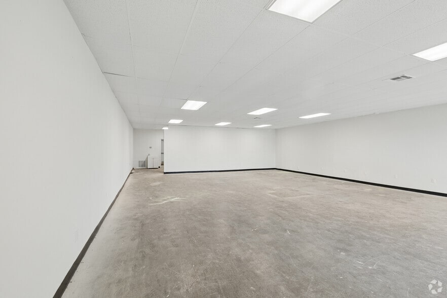 More Photos Of 9120-9146 N Macarthur Blvd, Oklahoma City General Retail For Sale